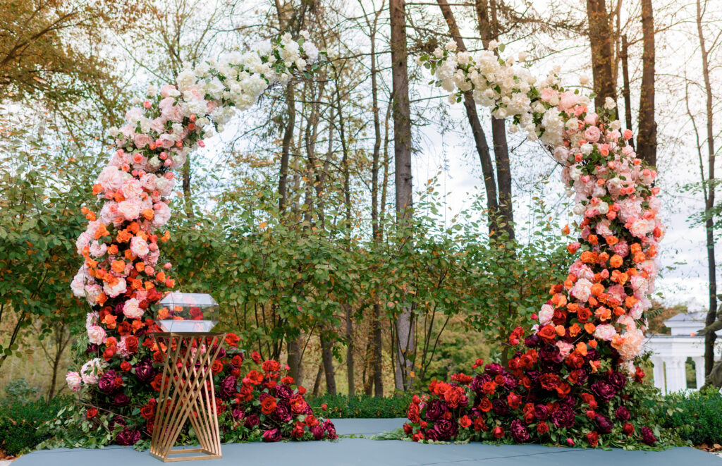 arche de fleurs rouge et rose mariage